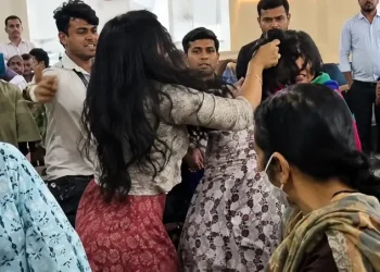अजब गजब : ‘ऐश्वर्या’ और ‘करीना’ मे मारपीट, मामला पहुंचा थाने, दी मां बहन की गालियां