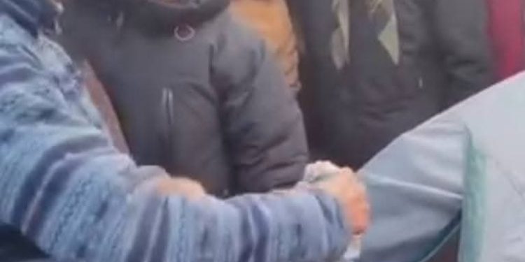 केदारनाथ : चेकिंग के दौरान टेंट के भीतर एक व्यक्ति के पास मिले धारदार हथियार व एयर गन