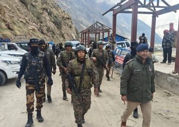 बद्रीनाथ : पुलिस, एटीएस और सेना का संयुक्त फ्लैग मार्च, माणा सीमा तक चलाया सघन चैकिंग अभियान
