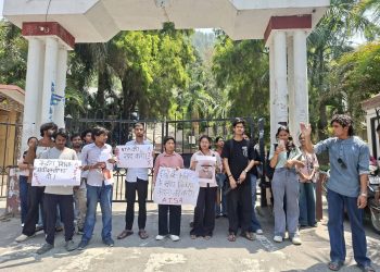 आक्रोश : NEET पेपर लीक के विरोध में छात्रों का प्रदर्शन, NTA भंग करने की मांग