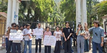आक्रोश  : NEET पेपर लीक के विरोध में छात्रों का प्रदर्शन, NTA भंग करने की मांग