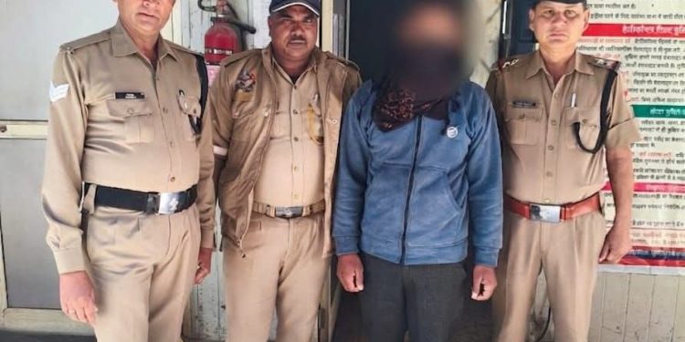 केदारनाथ : सोनप्रयाग में नेपाली के कब्जे से बरामद की गई अवैध शराब