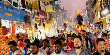 बड़ी खबर : NEET UG पेपर लीक से युवाओं में उबाल, श्रीनगर में NSUI का विशाल मशाल जुलूस