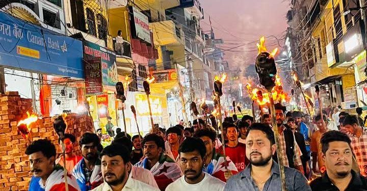 बड़ी खबर : NEET UG पेपर लीक से युवाओं में उबाल, श्रीनगर में NSUI का विशाल मशाल जुलूस