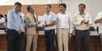 श्रीनगर : गढ़वाल विवि में प्रथम चरण में 35 कर्मचारियों को मिली स्थायी नियुक्ति