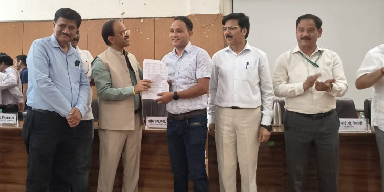 श्रीनगर : गढ़वाल विवि में प्रथम चरण में 35 कर्मचारियों को मिली स्थायी नियुक्ति