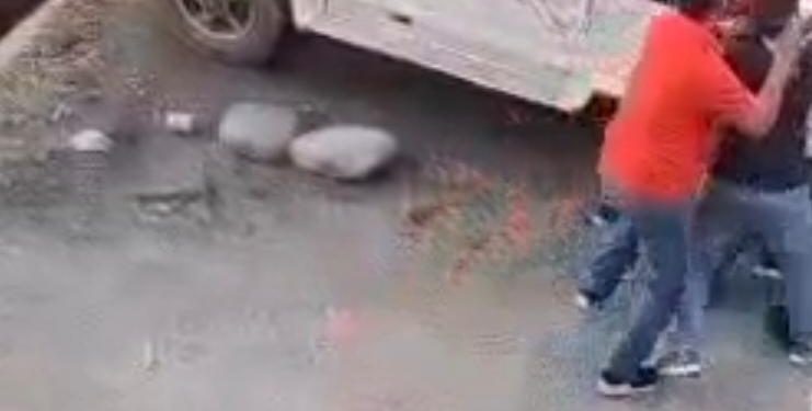 देखें वीडियो : उत्तराखंड में यहां सरेआम मारपीट, कानून व्यवस्था पर फिर उठे सवाल