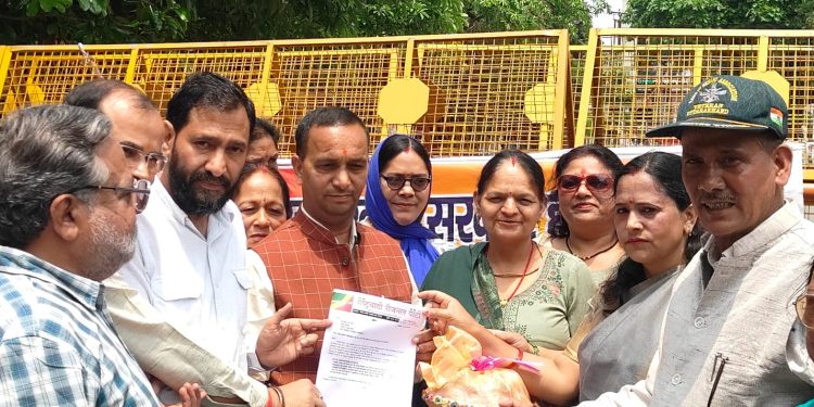 आक्रोश : क्या हुआ तेरा वादा… सरकार की याददाश्त बड़ाने के लिए रीजनल पार्टी ने भाजपा को दिए बादाम