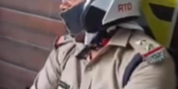 देहरादून : परिवहन इंस्पेक्टर को ट्रैवल व्यवसाई ने ऑफिस में बनाया बंधक, इंस्पेक्टर पर रिश्वत मांगने का आरोप