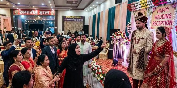 अजब प्रेम की गजब कहानी : प्रेम की चुपके से शादी करने पर प्रेमिका ने काटा हंगामा, वापस लौटी बारात