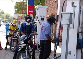 गजब : बाइक को 200 और कार को 500 रुपए का पेट्रोल देने के आदेश, किस ओर जा रहा है धाकड़ धामी का प्रदेश