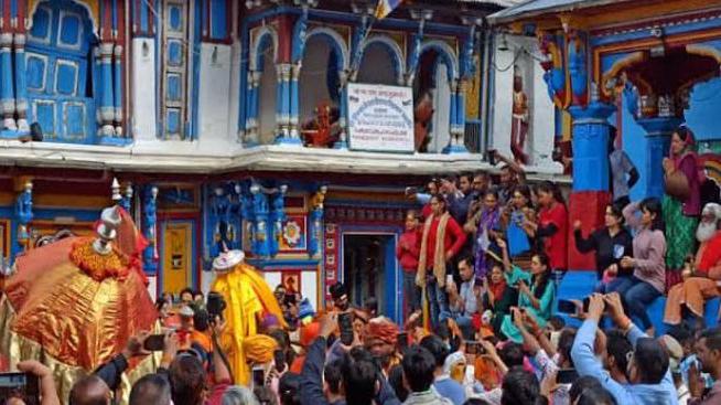 बड़ी खबर : द्वितीय केदार भगवान मददमहेश्वर धाम की चल विग्रह उतस्व डोली हुई अपने धाम के लिए रवाना