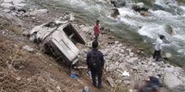 दुखद : यहां सुबह तड़के कार गिरी गहरी खाई में, तीन की मौत तीन गंभीर घायल