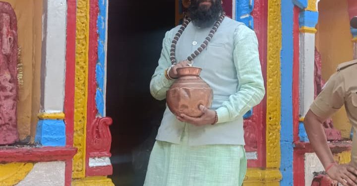 केदारनाथ :गुप्तकाशी में स्थित विश्वनाथ मंदिर के पुजारी ईश्वरलिंग की नियुक्ति पर रावल की आपत्ति