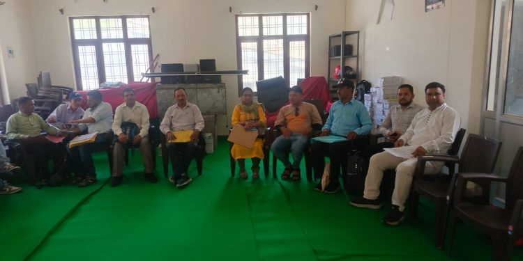 शर्मनाक : वित्त अधिकारी रिटायर हुए रुक गया प्रयोगशाला सहायकों का वेतन, खाने-पीने के पड़े लाले