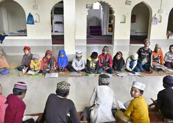 गजब : मदरसों में महाघोटाला, अचानक से 12 हजार छात्र गायब