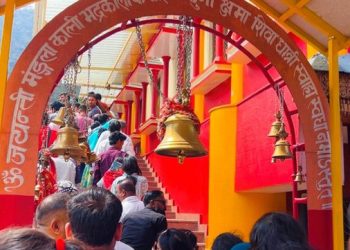 आस्था : धारी देवी मंदिर में आस्था का सैलाब, भीड़ प्रबंधन में जुटी पुलिस