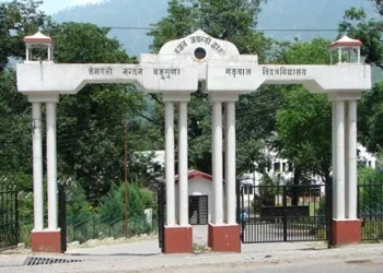 बड़ी खबर : हॉस्टल की छत पर छात्रों की पार्टी का वीडियो वायरल, सुरक्षा व्यवस्था पर उठे सवाल