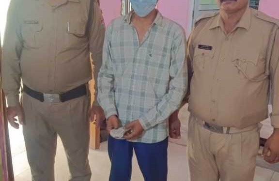 गजब : रसगुल्ले के डिब्बे में छिपाया था नशा, अब गिरफ्तार