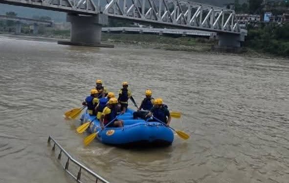ब्रेकिंग : श्रीनगर से लापता किशोरी के कमरे से मिला सुसाइड नोट, अलकनंदा में सर्च अभियान तेज