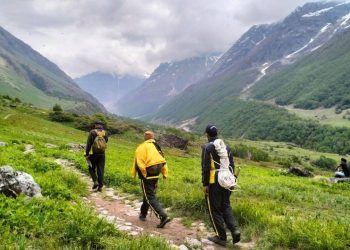 उत्तराखंड : दयारा बुग्याल के बाद अब फूलों की घाटी में सैलानी लापता, तलाश में जुटी SDRF
