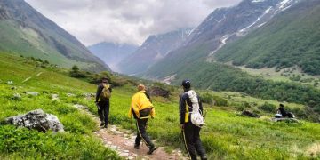 उत्तराखंड : दयारा बुग्याल के बाद अब फूलों की घाटी में सैलानी लापता, तलाश में जुटी SDRF