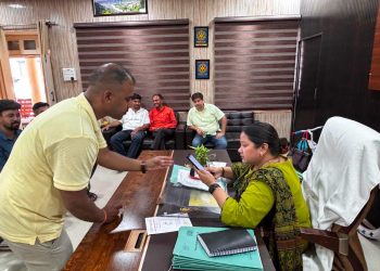 श्रीनगर  : अस्पताल बड़ी लापरवाही, कूड़ा गाड़ी में मिला खतरनाक मेडिकल वेस्ट, फर्म पर 50 हजार का जुर्माना