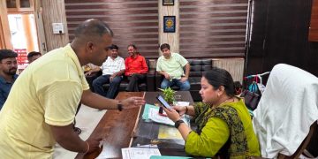 श्रीनगर  : अस्पताल बड़ी लापरवाही, कूड़ा गाड़ी में मिला खतरनाक मेडिकल वेस्ट, फर्म पर 50 हजार का जुर्माना
