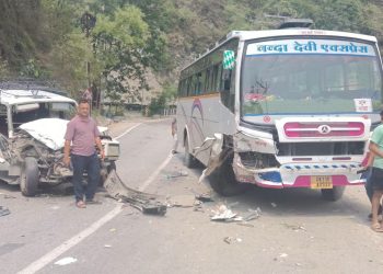 हादसा : कीर्तिनगर के पास बस और टाटा सुमो की भिड़ंत 