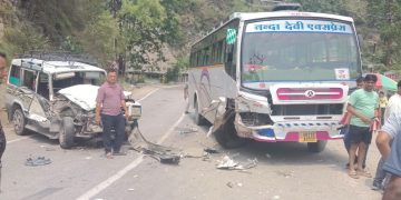 हादसा : कीर्तिनगर के पास बस और टाटा सुमो की भिड़ंत 