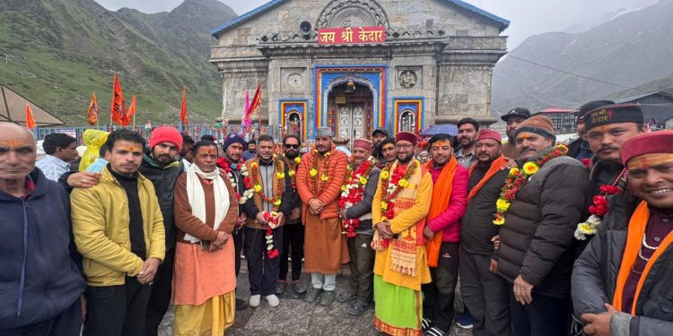 रूद्रप्रयाग : केदारनाथ धाम में निर्विरोध व्यापार सभा अध्यक्ष बने विष्णु दत्त रुवाडी, हुई नई कार्यकारिणी का गठन