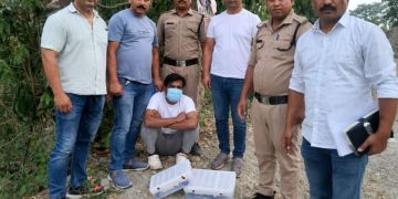बड़ी खबर : पुलिस और एसओजी को मिली सफलता, 8 अवैध तमंचे व 10 कारतूस के साथ अंतरजनपदीय हथियार तस्कर दबोचा