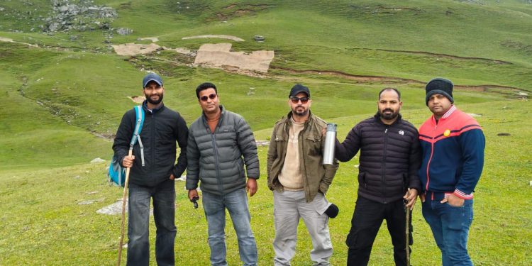 पर्यटन : खूबसूरत पंवाली कांठा बुग्याल उन लोगों के लिए है, जो हिमालय को देखना नहीं महसूस करना चाहते हैं