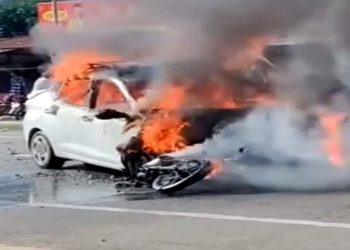 दर्दनाक हादसा : कार और बाइक की टक्कर, दोनों वाहनों में लगी आग, एक की मौत एक घायल