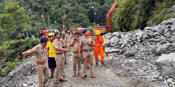 ब्रेकिंग : केदारनाथ पैदल रास्ता भूस्खलन से बंद, गौरीकुंड के पास फंसे यात्री, राहत कार्य जारी