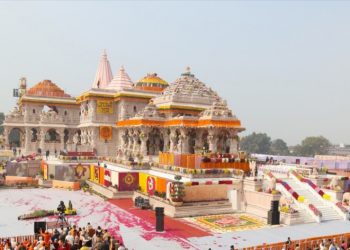 अयोध्या : राम मंदिर में चढ़ाई गई 1KG सोने की दुर्लभ रामायण भी लापता? पूर्व गृह सचिव ने उठाए सवाल