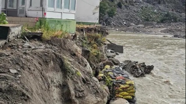 ब्रेकिंग : खौफनाक बना हर्षिल, उत्तरकाशी में दहशत में लोग