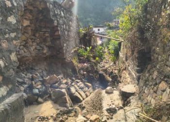 दुखद : अस्पताल में दीवार गिरने से चिकित्सा प्रभारी की मौत