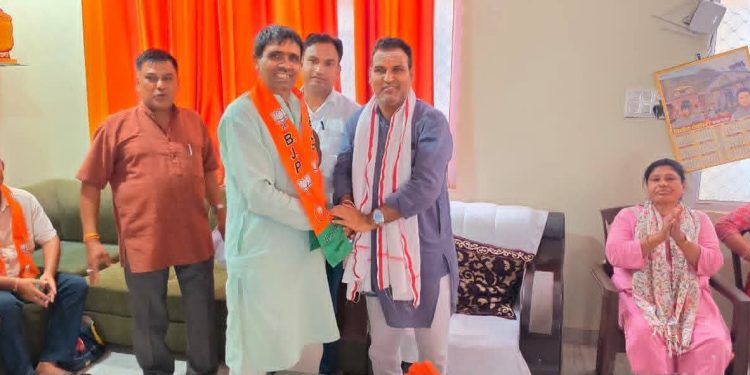 बड़ी खबर : यहां कांग्रेस को लगा झटका, 30 पूर्व प्रधान और पंचायत सदस्य भाजपा में शामिल