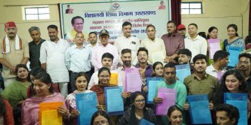 गुड न्यूज : 69 सहायक अध्यापकों को मिले नियुक्ति पत्र, कैबिनेट मंत्री डॉ. धन सिंह रावत ने किया सम्मानित