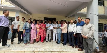 रुद्रप्रयाग: TET अनिवार्यता और OPS को लेकर शिक्षकों का तहसील पर धरना, डीएम को दिया ज्ञापन