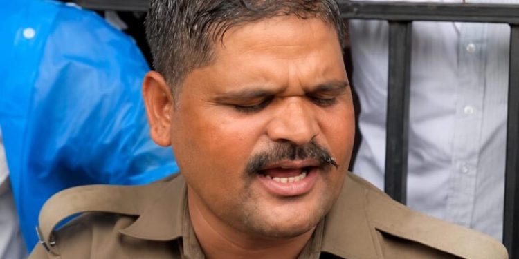 ब्रेकिंग : जंतर-मंतर पर उत्तराखंड पुलिस की वर्दी में पहुंचा कांस्टेबल, वीडियो वायरल होने से उत्तराखंड पुलिस में हड़कंप