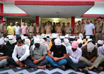 सेक्स रैकेट : पुलिस की सबसे बड़ी कार्रवाई, रिजॉर्ट में देह व्यापार का भंडाफोड़, 62 हिरासत में