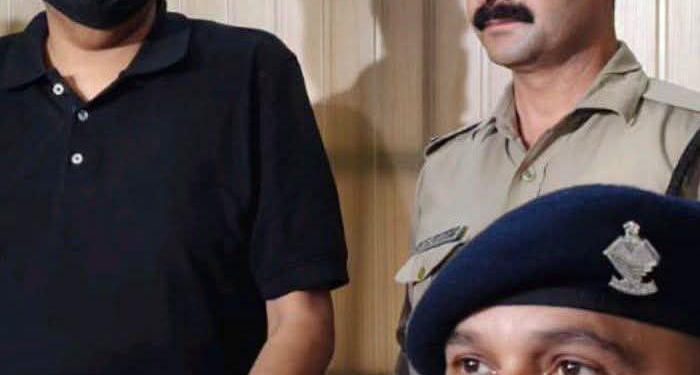 बड़ी खबर : IPS और RAW का रुतबा दिखाकर ठगी करने वाला पूर्व मुख्य सचिव का बेटा यशोवर्धन गिरफ्तार, पुलिस ने किया पर्दाफाश