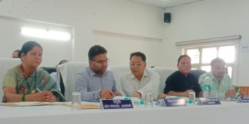 जखोली तहसील दिवस ब्रेकिंग : लापरवाही बरतने के आरोप में पीएमजीएवाई के जेई को डीएम ने किया मौके से बर्खास्त, सभागार से बाहर भेजा