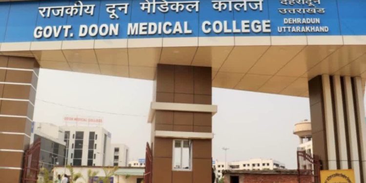 घोटाला : दून मेडिकल कॉलेज की मेस में 95 लाख का गबन, मैनेजर पर मुकदमा दर्ज