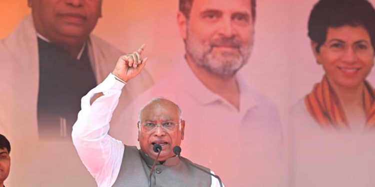 बड़ी खबर : हल्द्वानी की धरती से कांग्रेस का शंखनाद, खड़गे बोले- 2027 में उत्तराखंड से भाजपा को उखाड़ फेंकेंगे
