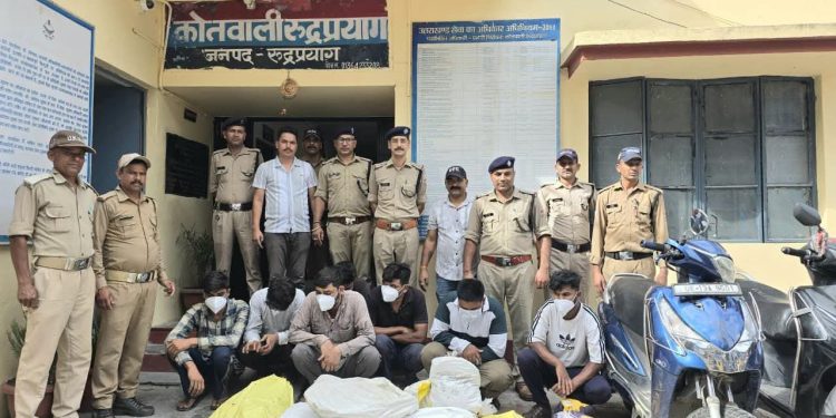 रुद्रप्रयाग : पुलिस की मिली बड़ी सफलता,पम्प हाउस और हॉट मिक्स प्लांट से चोरी करने वाला गिरोह पकड़ा, कबाड़ियों सहित 7 गिरफ्तार