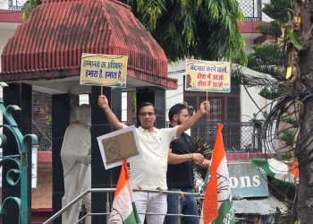 आक्रोश : खड़गे के कार्यक्रम के बाद शुद्धिकरण के विरोध में  कांग्रेस ग्रेस का प्रदर्शन, निकाला विरोध मार्च