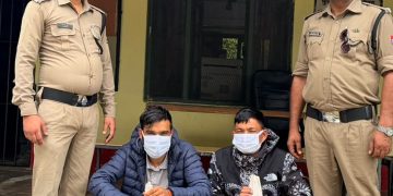 रूद्रप्रयाग : अवैध शराब तस्करी पर पुलिस का शिकंजा, 31 बोतल के साथ दो नेपाली मूल के युवक गिरफ्तार
